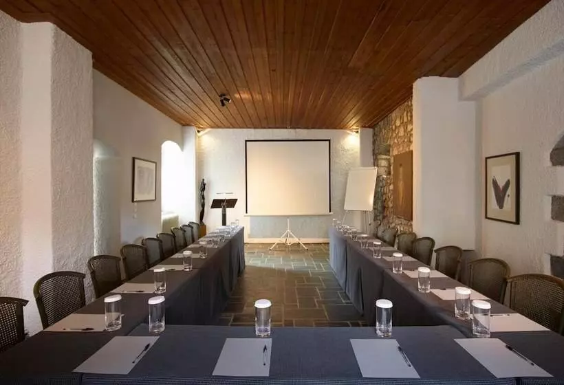 Отель Art Mainalon