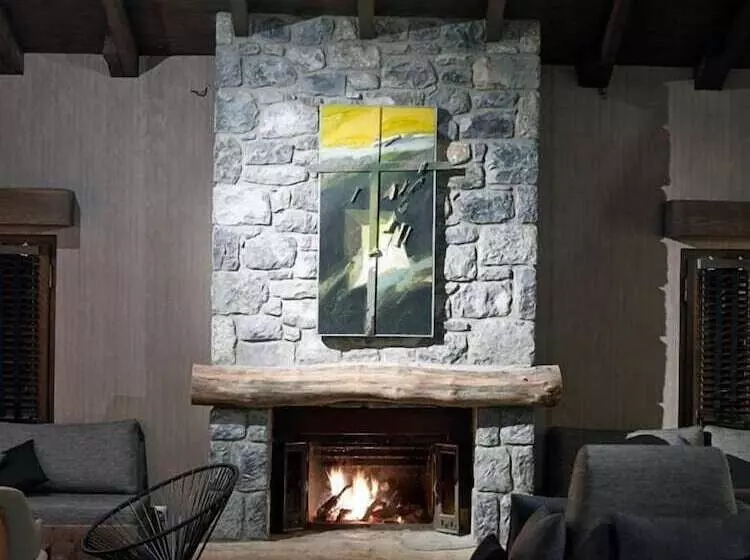 Отель Art Mainalon