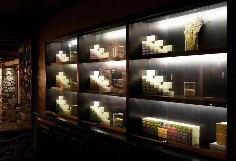 Отель Art Mainalon