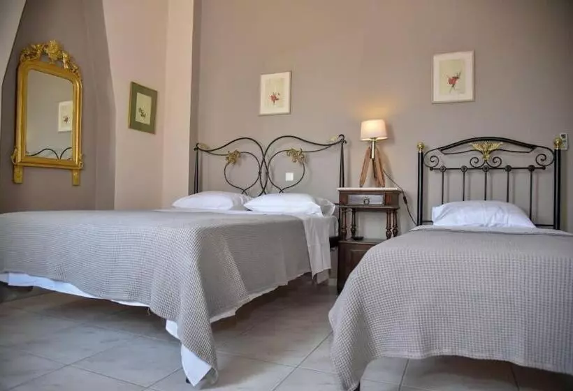 هتل Axilleion Guest House