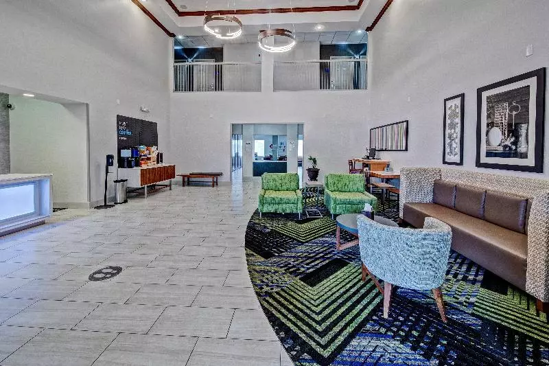 Holiday Inn Express Hotel & Suites Clarksville By Ihg
