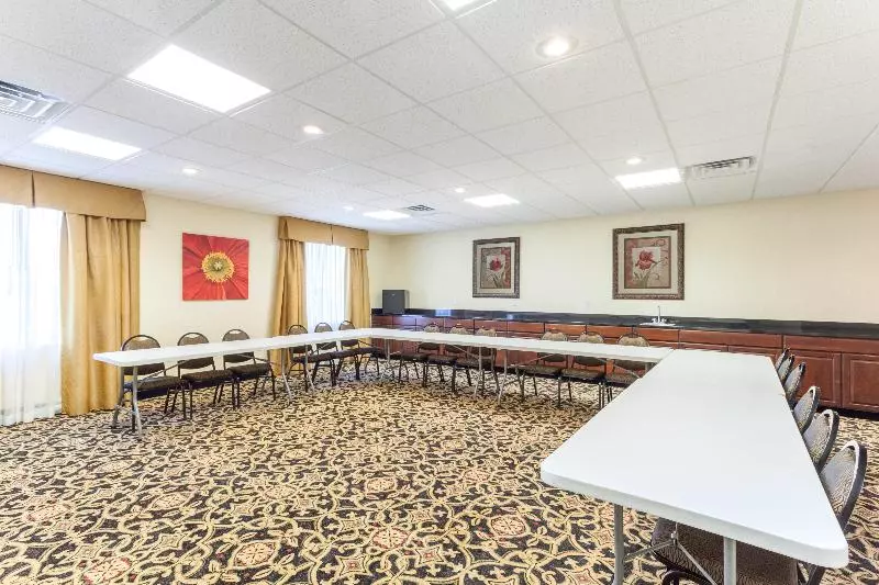 Holiday Inn Express Hotel & Suites Clarksville By Ihg