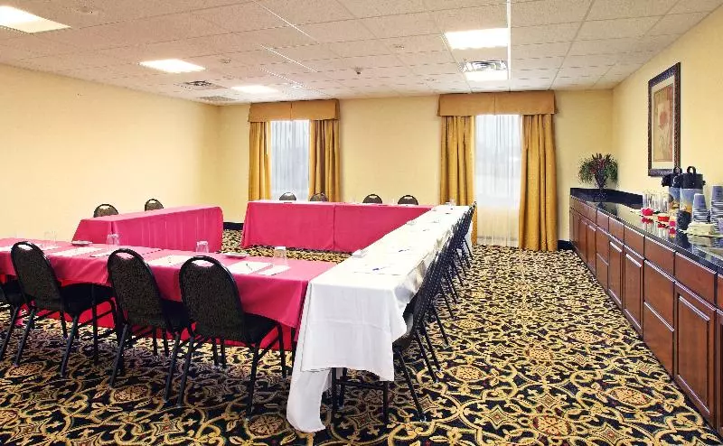 Holiday Inn Express Hotel & Suites Clarksville By Ihg
