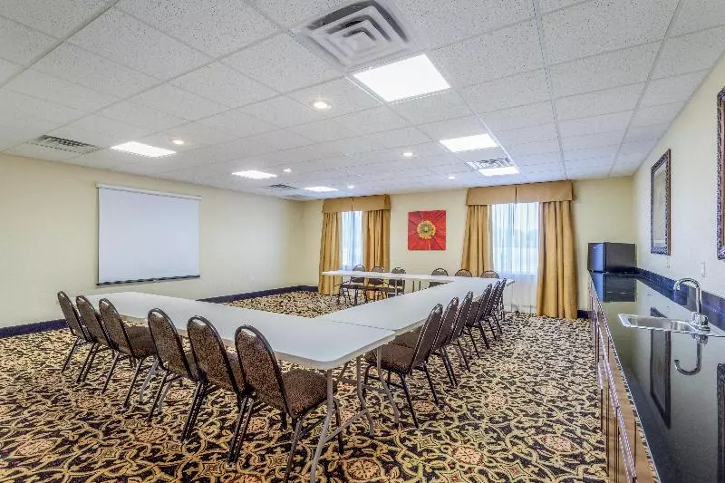 Holiday Inn Express Hotel & Suites Clarksville By Ihg