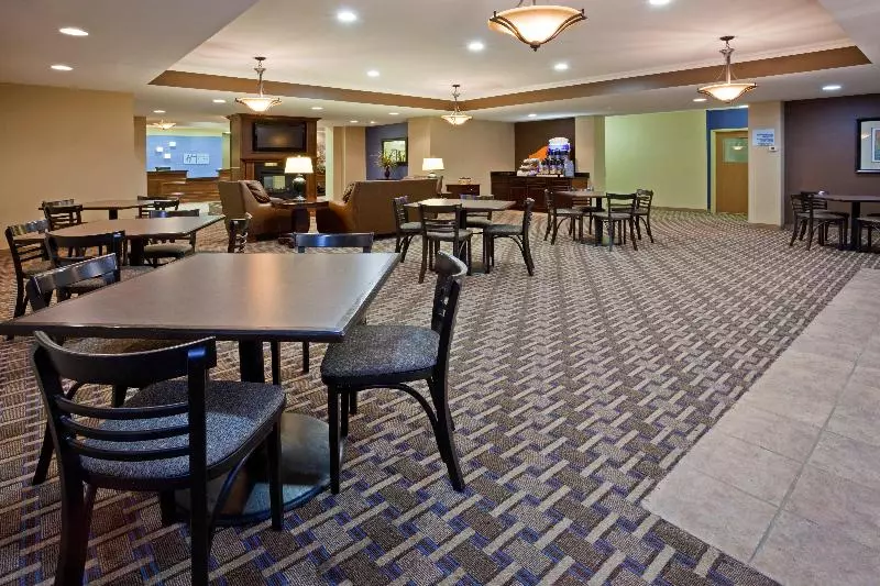 ホテル Holiday Inn Express Devils Lake, An Ihg