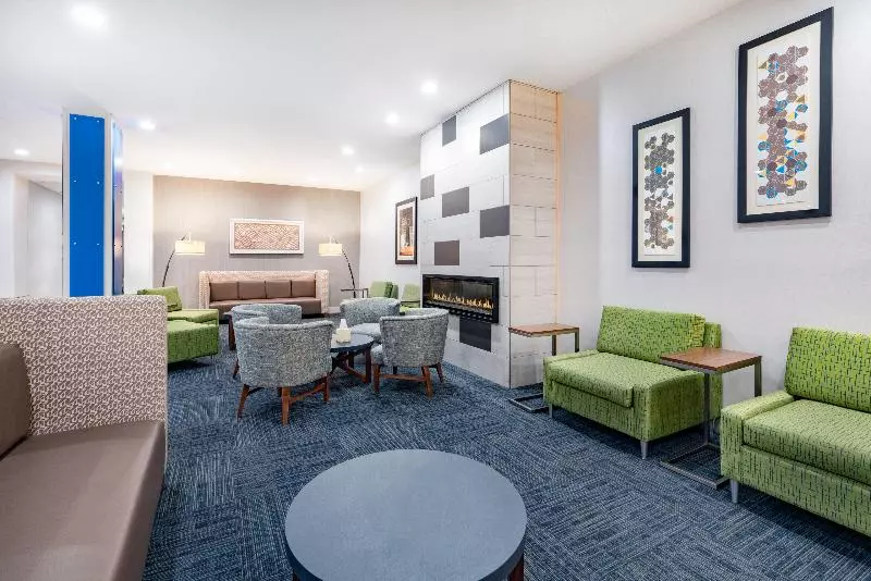 Отель Holiday Inn Express & Suites Trinidad, An Ihg