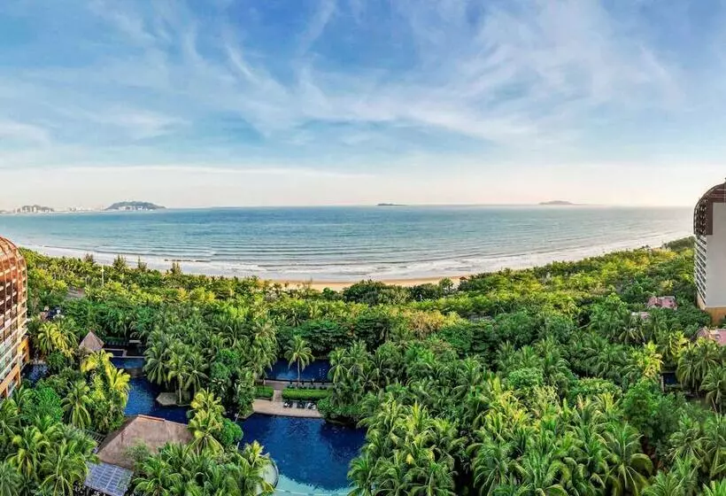 Pullman Oceanview Sanya Bay Resort & Spa
