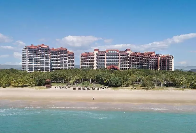 Pullman Oceanview Sanya Bay Resort & Spa