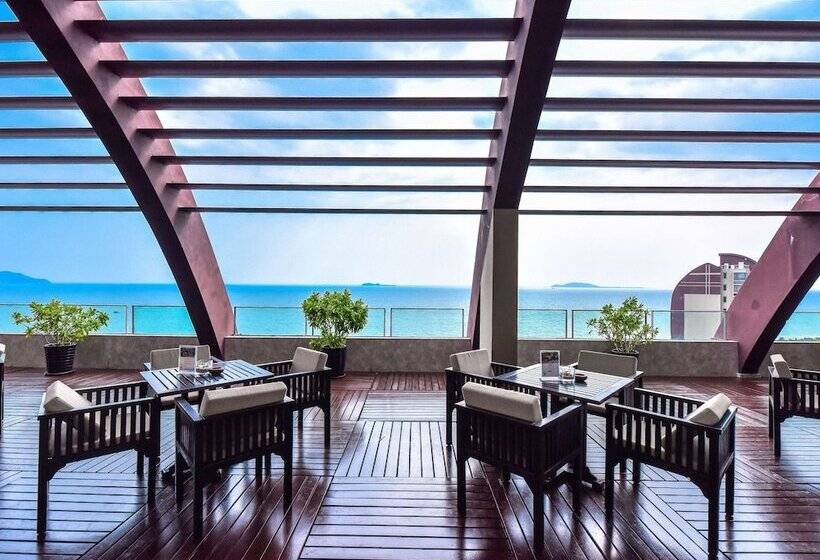 Pullman Oceanview Sanya Bay Resort & Spa