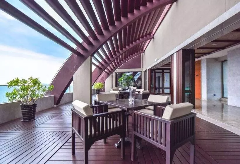Pullman Oceanview Sanya Bay Resort & Spa