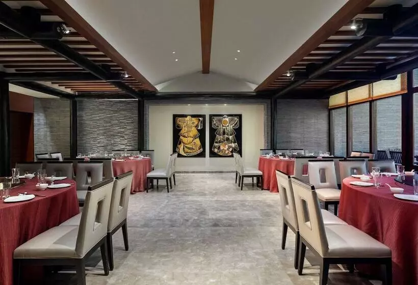 Pullman Oceanview Sanya Bay Resort & Spa