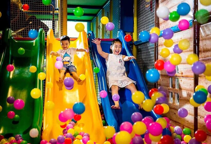 Pullman Oceanview Sanya Bay Resort & Spa