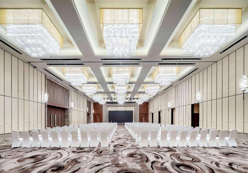 Pullman Oceanview Sanya Bay Resort & Spa