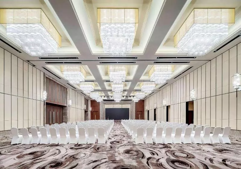 Pullman Oceanview Sanya Bay Resort & Spa