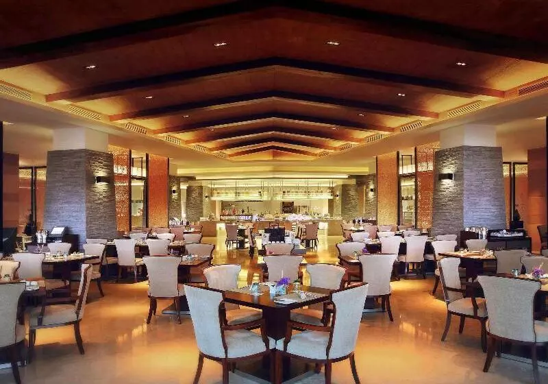 Pullman Oceanview Sanya Bay Resort & Spa