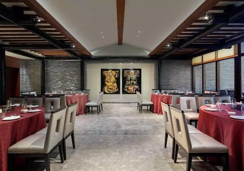 Pullman Oceanview Sanya Bay Resort & Spa