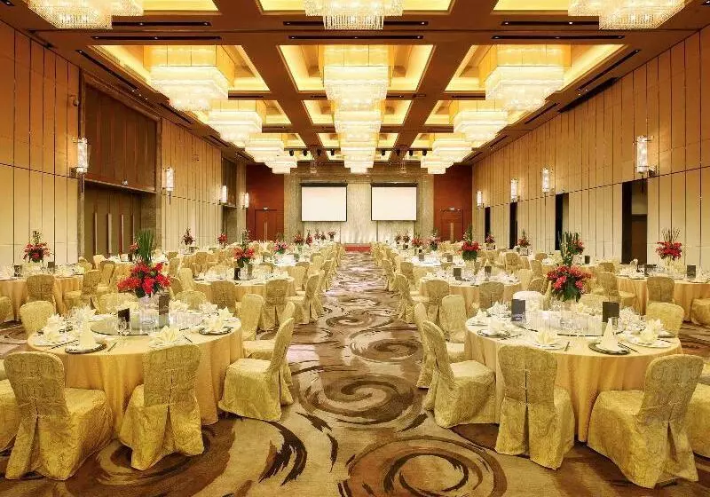 Pullman Oceanview Sanya Bay Resort & Spa