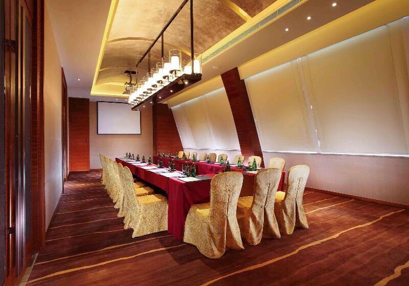 Pullman Oceanview Sanya Bay Resort & Spa