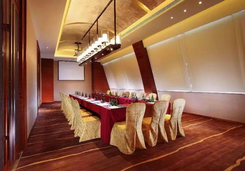 Pullman Oceanview Sanya Bay Resort & Spa