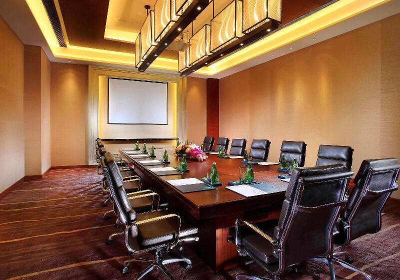 Pullman Oceanview Sanya Bay Resort & Spa