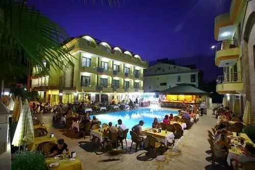 酒店 Grand Lukullus