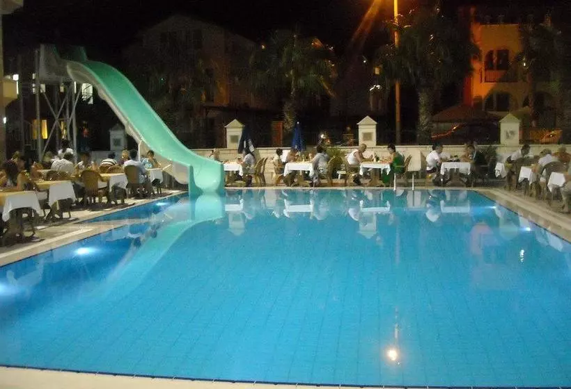 酒店 Grand Lukullus