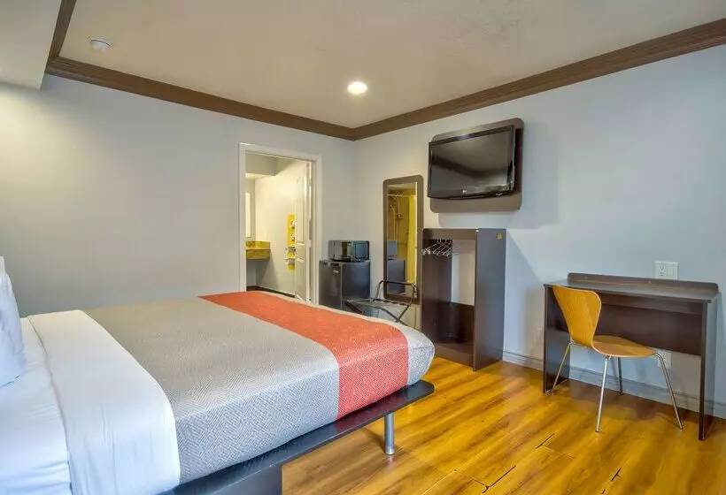 Motel 6 Gardena