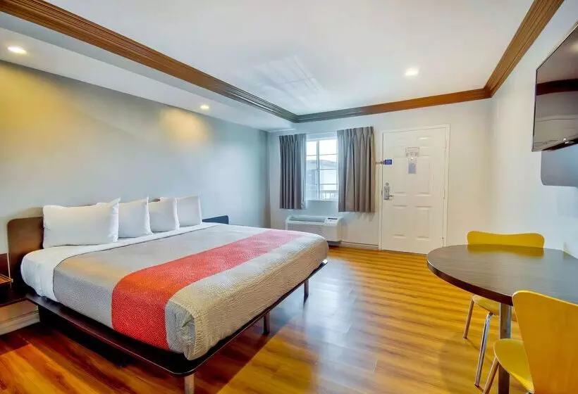 Motel 6 Gardena