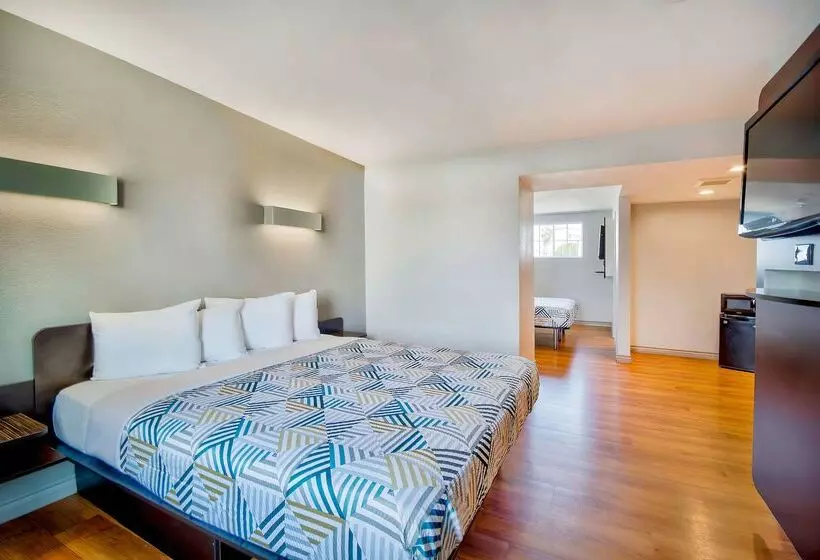Motel 6 Gardena