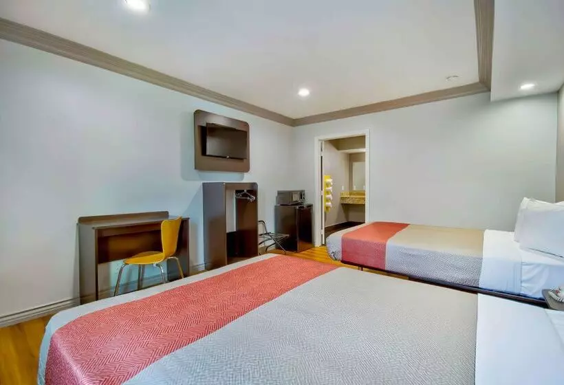 Motel 6 Gardena