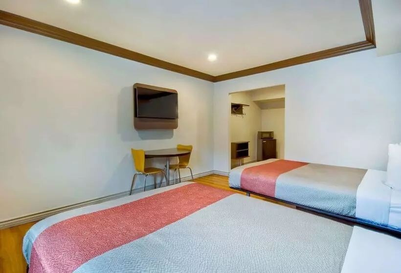 Motel 6 Gardena