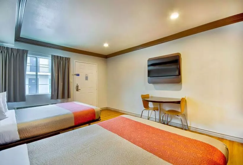 Motel 6 Gardena