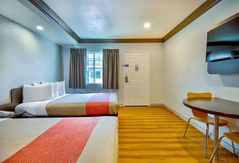Motel 6 Gardena