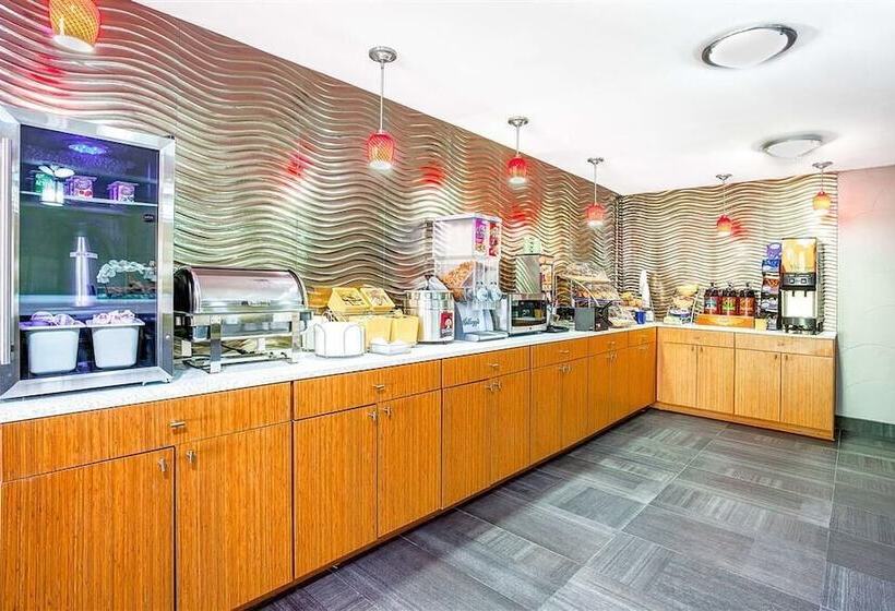 Otel Arya Inn & Suites