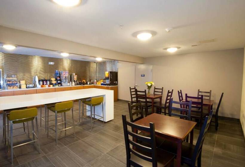 Otel Arya Inn & Suites