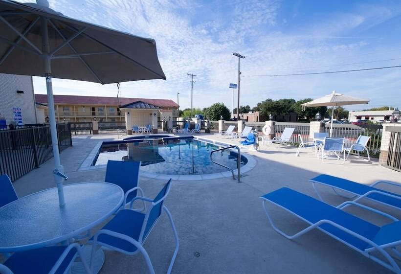 Otel Arya Inn & Suites