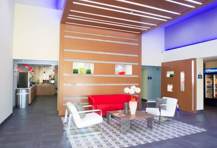 ホテル Arya Inn & Suites