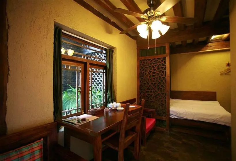 فندق Blossom Hill Inn Lijiang Yichiyuan