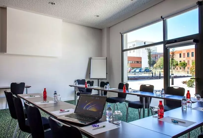 هتل Holiday Inn Express Montpellier   Odysseum, An Ihg