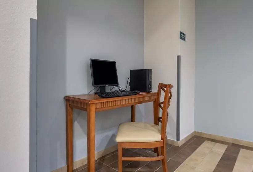 Отель Mainstay Suites Denham Springs Baton Rouge East