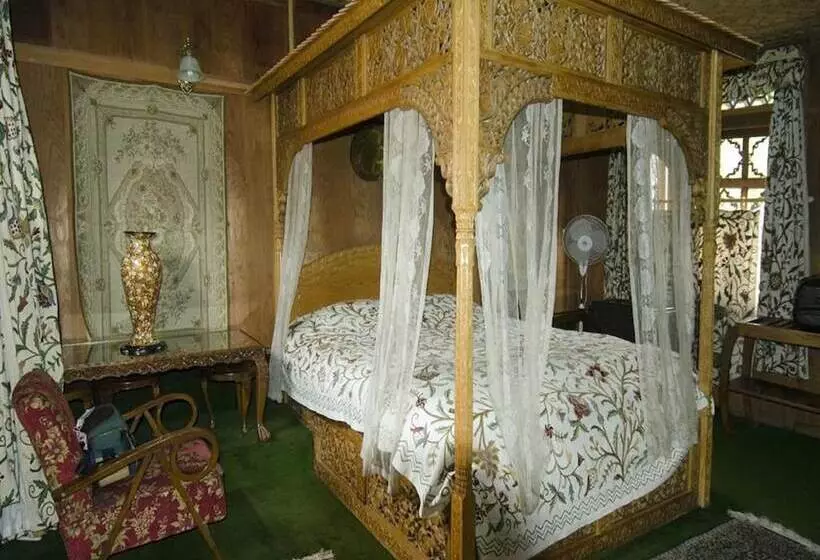 酒店 Welcomheritage Gurkha Houseboats