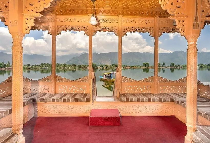 酒店 Welcomheritage Gurkha Houseboats