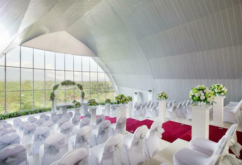 Novotel Manado Golf Resort & Convention Center