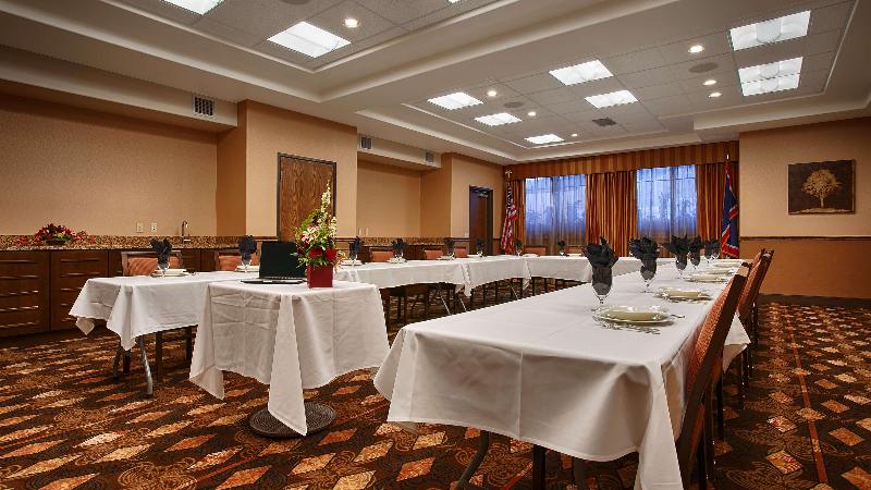 فندق Best Western Premier Ivy Inn & Suites