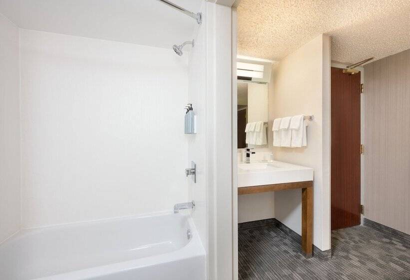 Отель Courtyard Greenville Spartanburg Airport