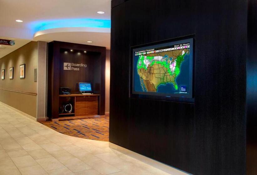 Отель Courtyard By Marriott Madison East