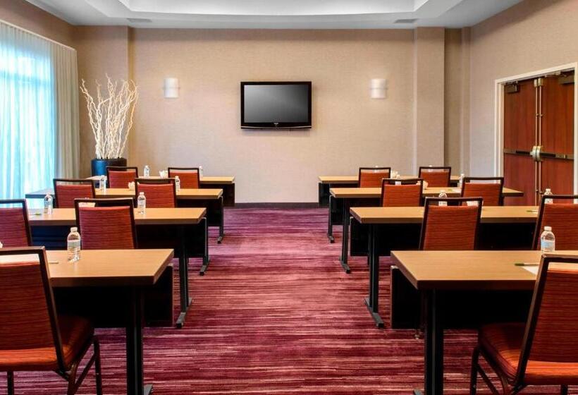 فندق Courtyard By Marriott Newark Elizabeth