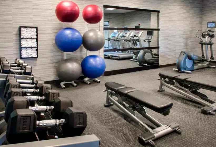 فندق Courtyard By Marriott Newark Elizabeth