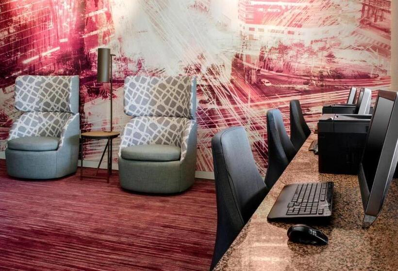 فندق Courtyard By Marriott Newark Elizabeth