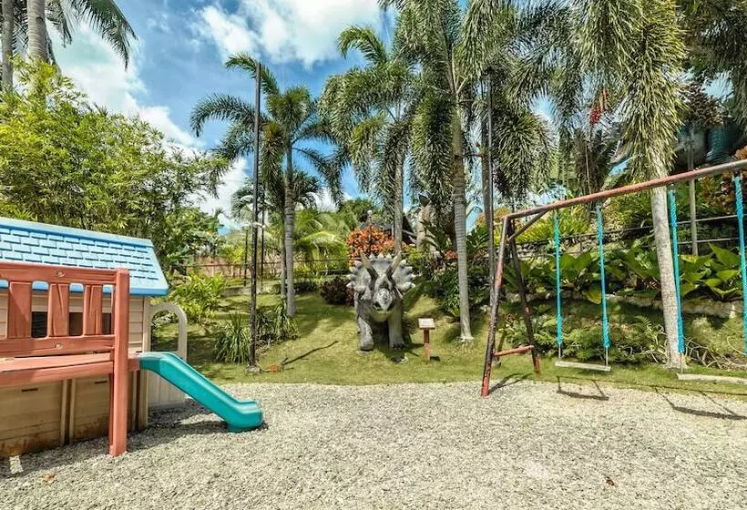 בית מלון כפרי Flushing Meadows Resorts & Playground